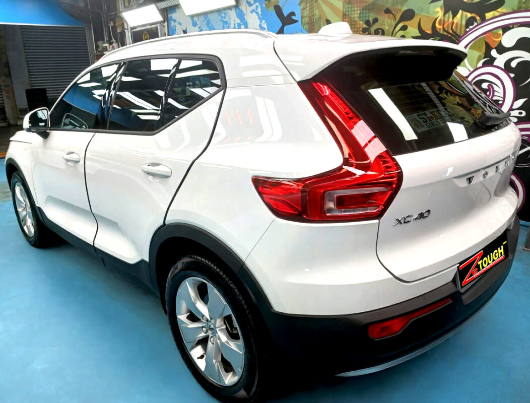 Coated bonnet of the Volvo XC40 under workshop lighting.