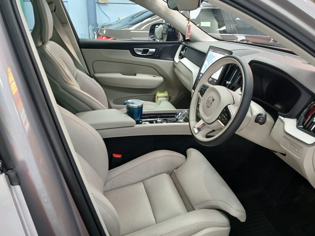 Detail of the Volvo XC60's bodywork sealed with ZeTough Titanium.
