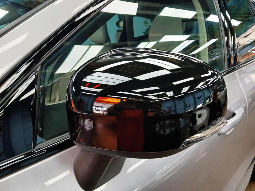 Side panel of the Volvo XC60 with the titanium finish locked in.