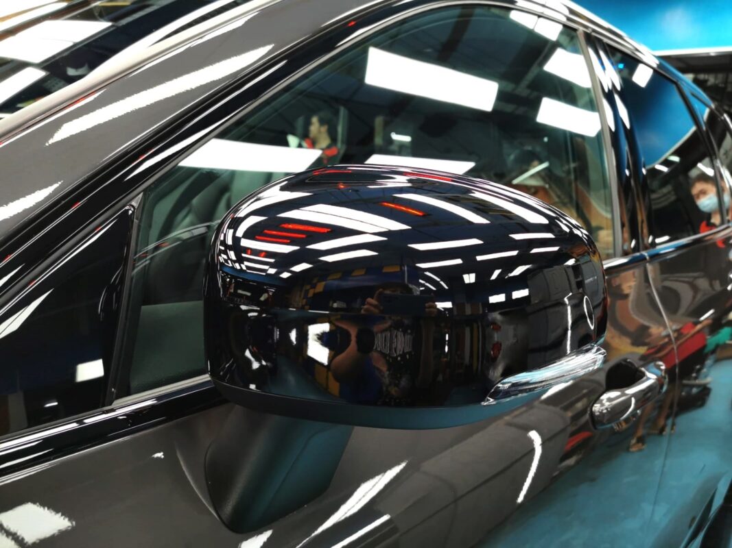 Side panel of the Volvo XC60 with the ceramic finish locked in.