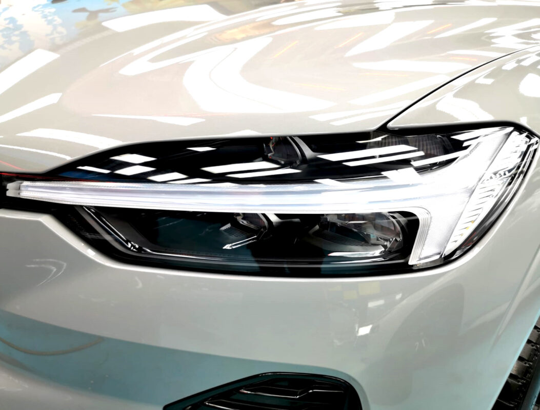 Glossy bodywork of the Volvo XC60 after coating.