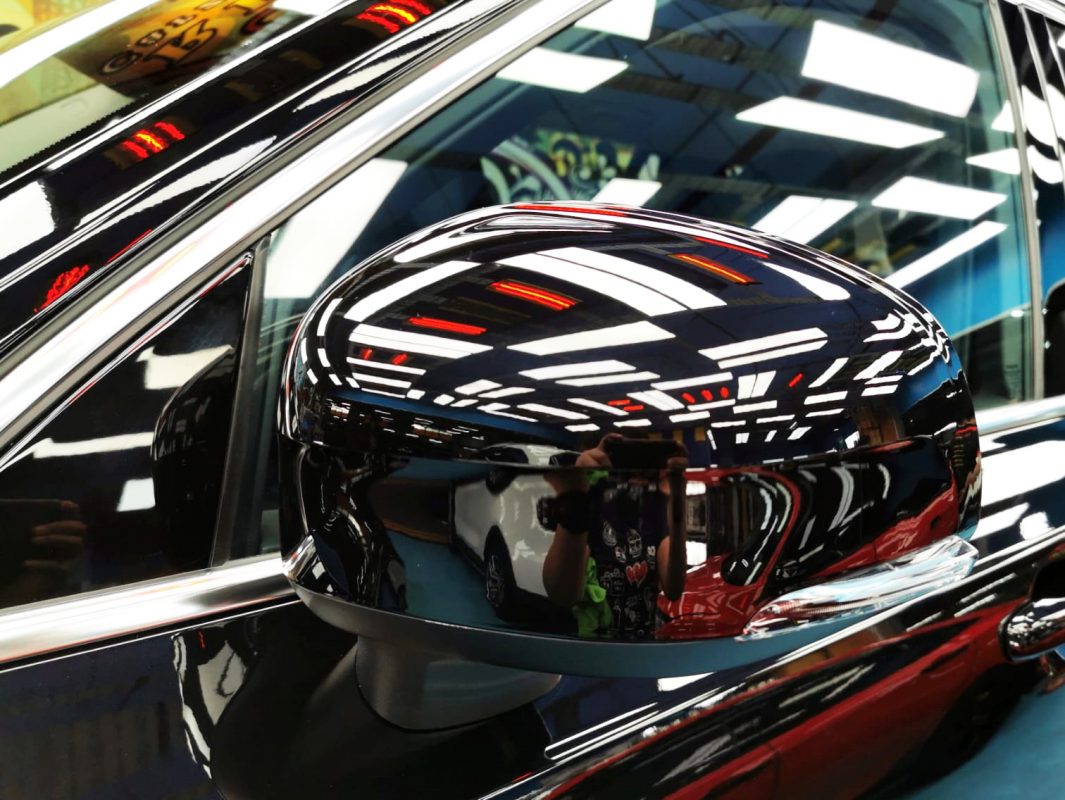 Side panel of the Volvo XC90 with the ceramic finish locked in.