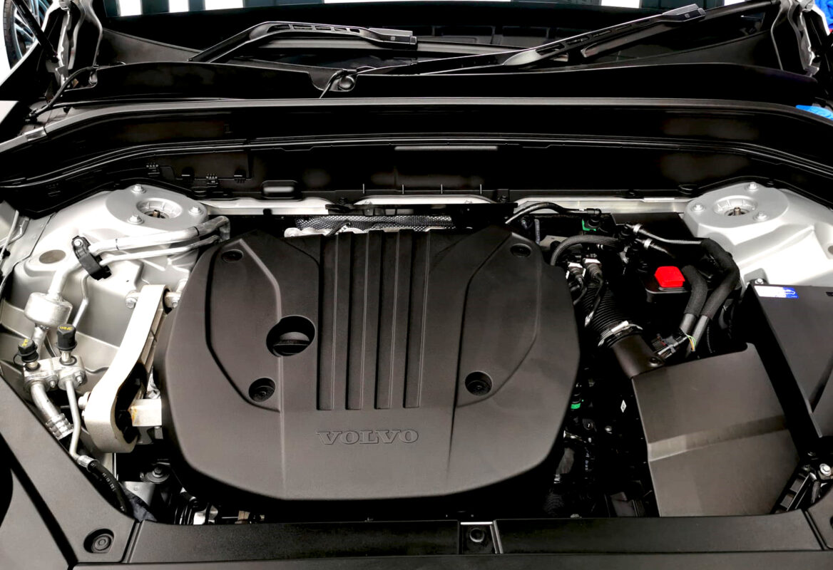 Detail of the Volvo XC90 bodywork sealed with ZeTough Ceramic.