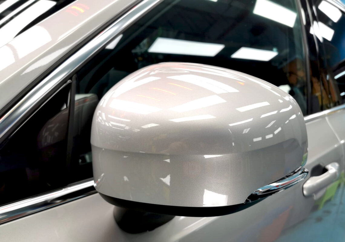 Side panel of the Volvo XC90 with the ceramic finish locked in.