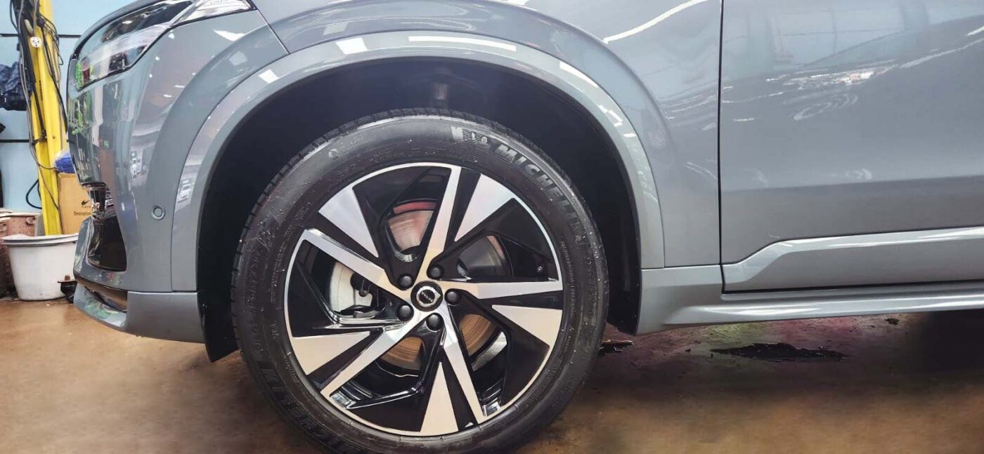 Wheel and arch detail on the Volvo XC90 after coating.