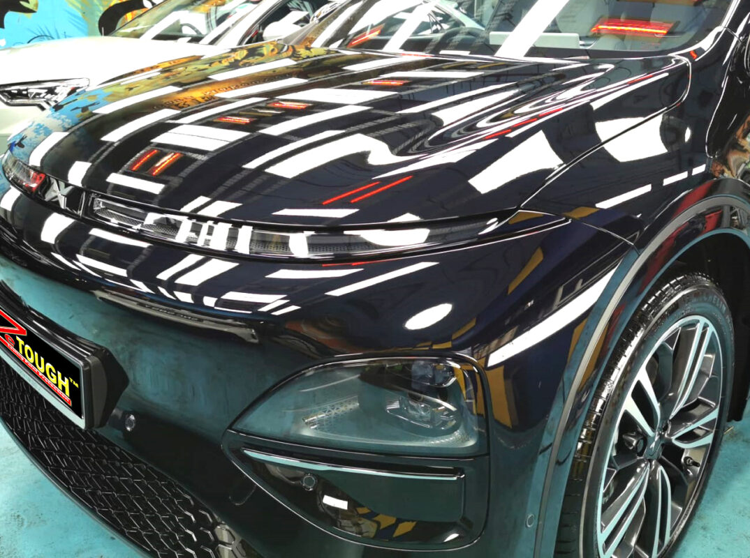Side view of the XPeng G6 after the titanium coating.