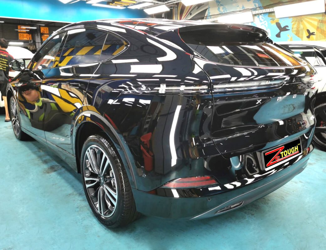 Close-up panel showing the deep titanium shine on the XPeng G6.