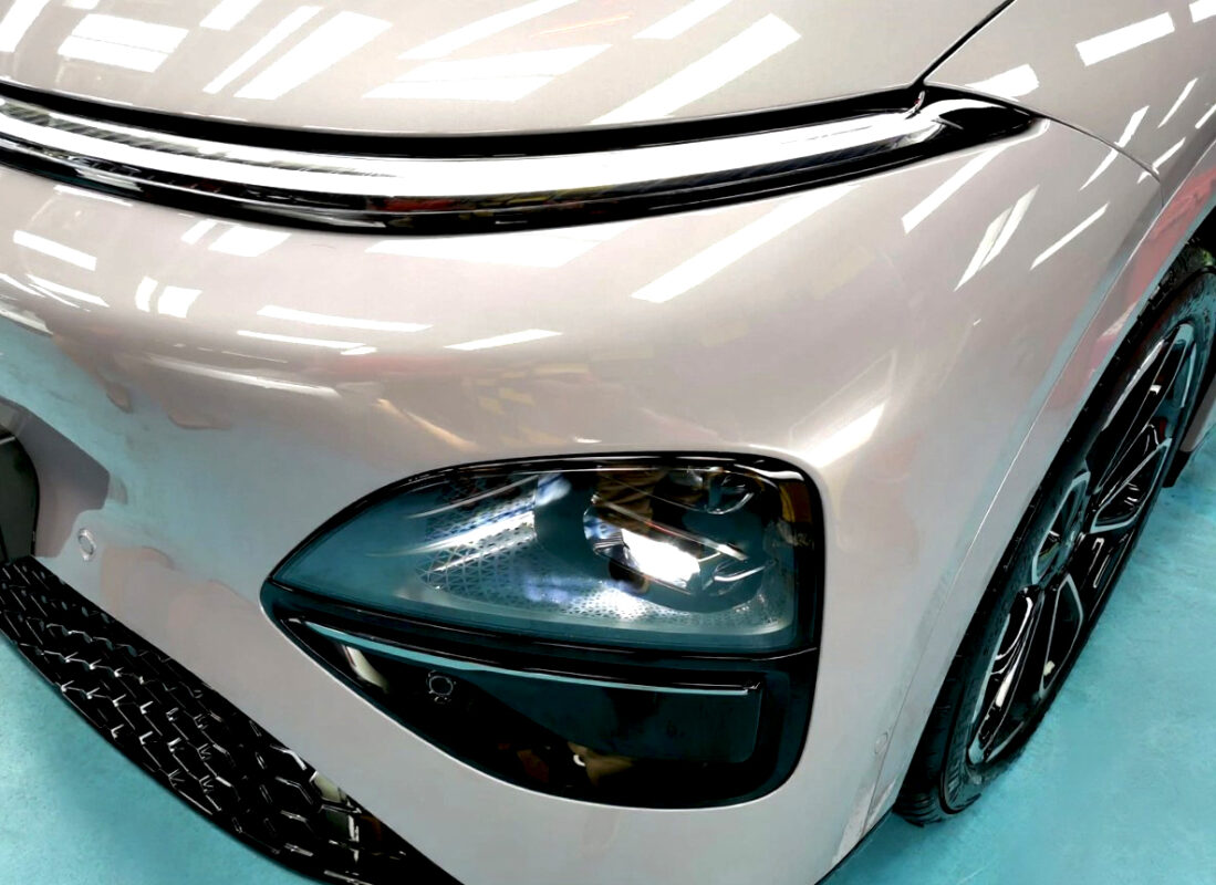 The G6's coated paintwork showing clean reflections.