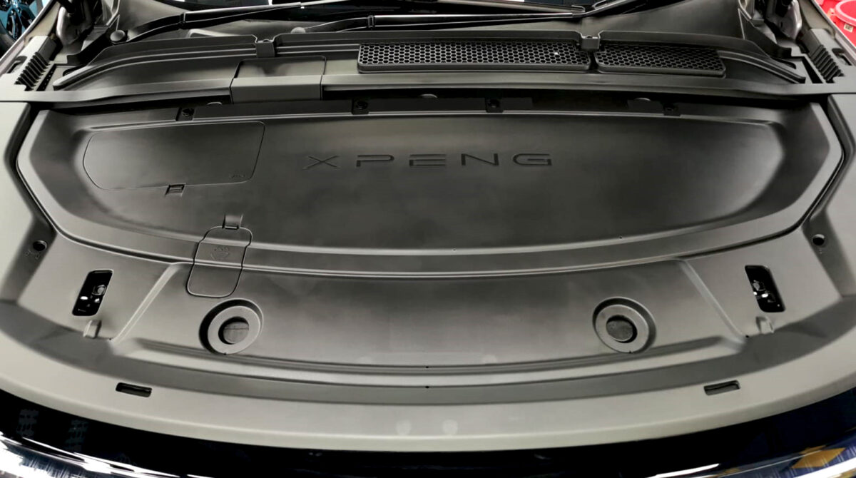 Detail of the XPeng G6's bodywork sealed with ZeTough Ceramic.