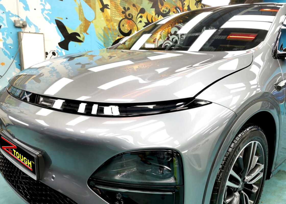 Side angle of the XPeng G6 after the titanium coating.