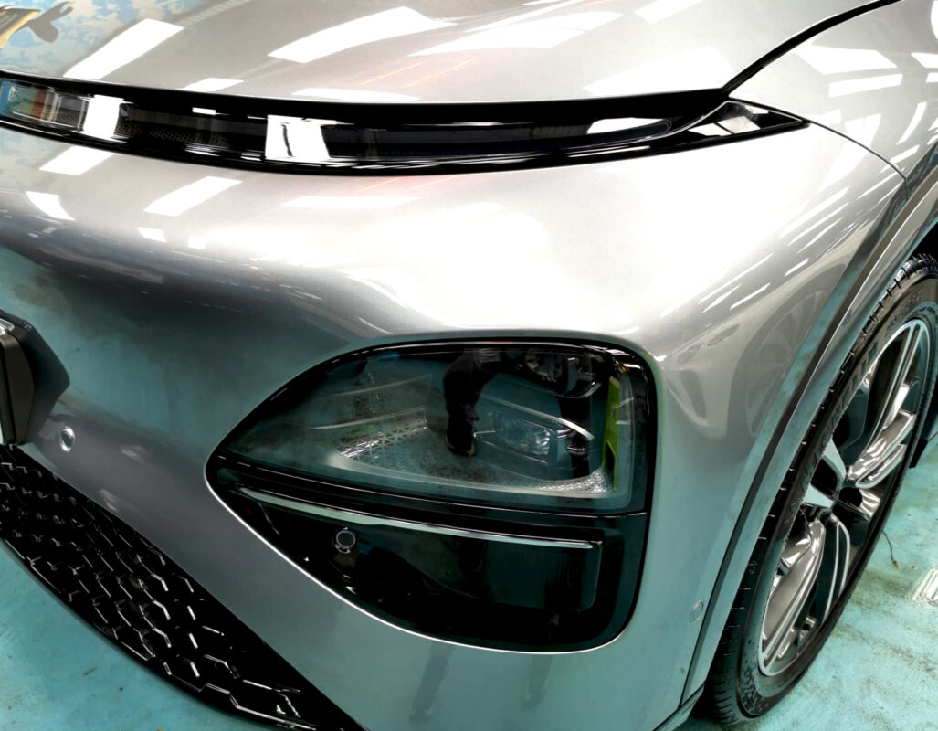 The G6's coated paintwork showing clean reflections.