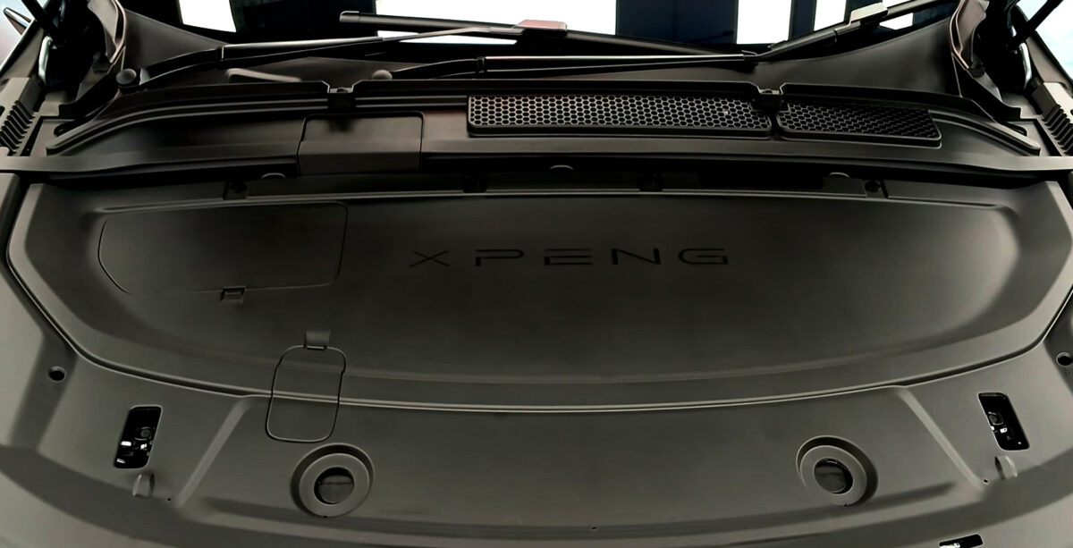 Detail of the XPeng G6 RWD bodywork sealed with ZeTough Ceramic.