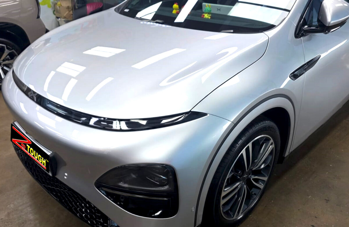 Side view of the XPeng G6 after the ceramic coating.