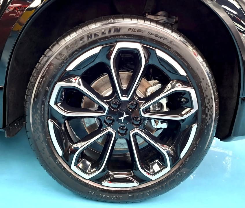 Black and silver multi-spoke alloy wheel with Michelin tyre.