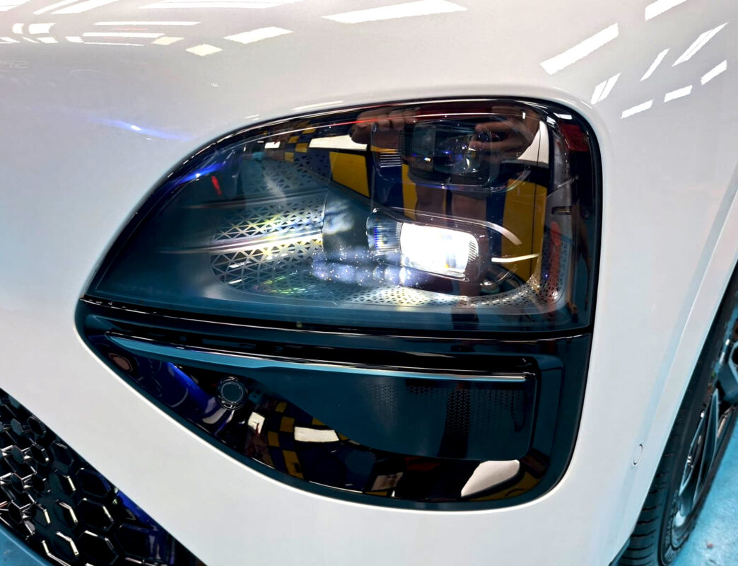Glossy bodywork of the XPENG G6 after coating.