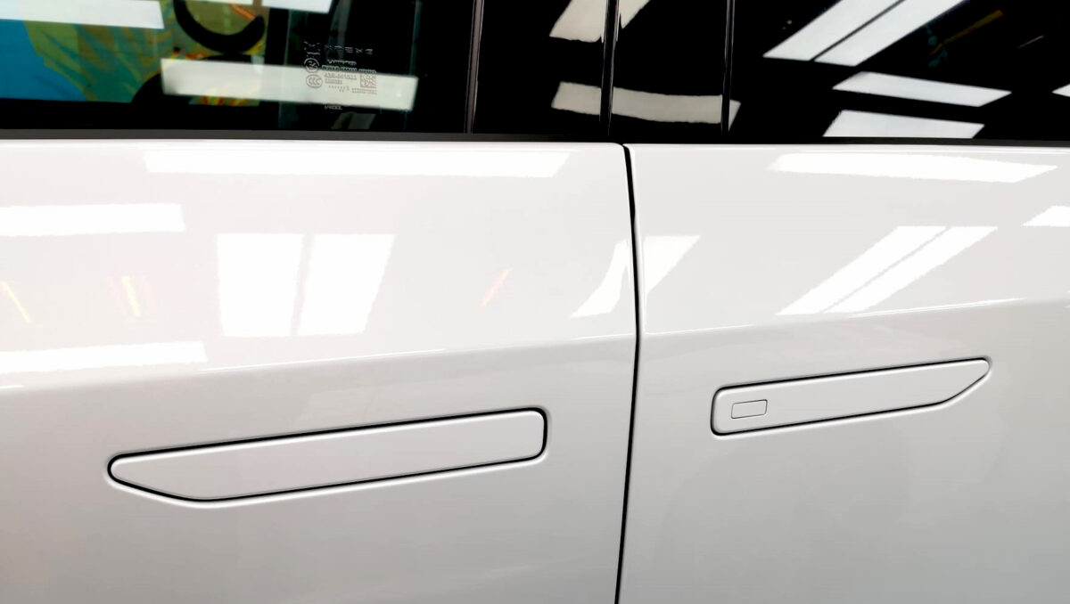 Detail of the XPeng G9 bodywork sealed with ZeTough Titanium.