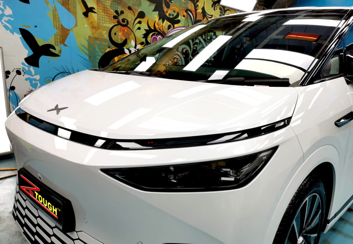 Side view of the XPeng X9 after the ceramic coating.