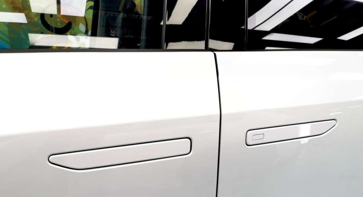 Detail of the XPeng X9 bodywork sealed with ZeTough Ceramic.