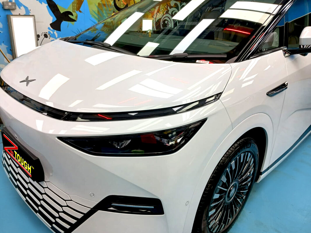 Side view of the XPeng X9 after the titanium coating.