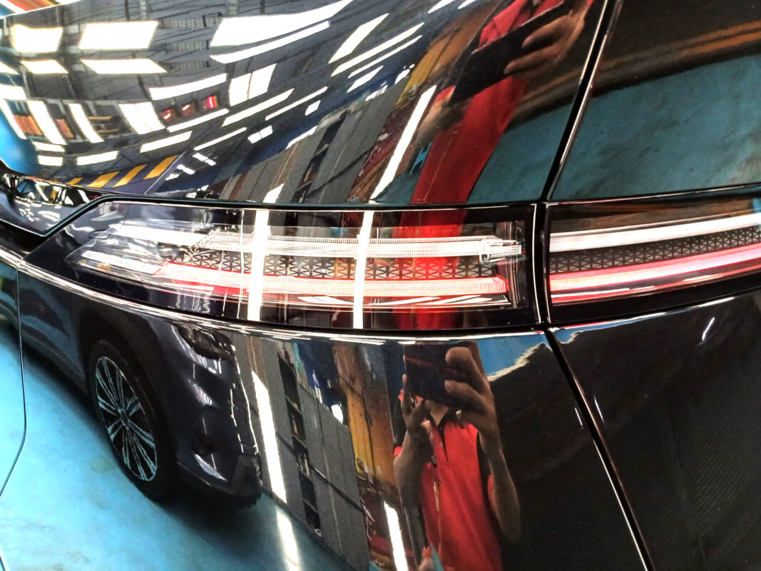 The coated paintwork of the XPENG X9, clean and sharp.