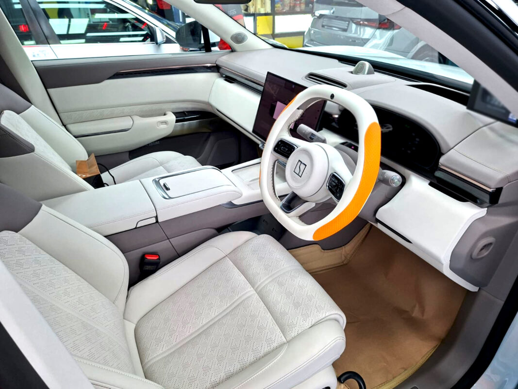 The Zeekr 7X's protected, high-gloss finish.