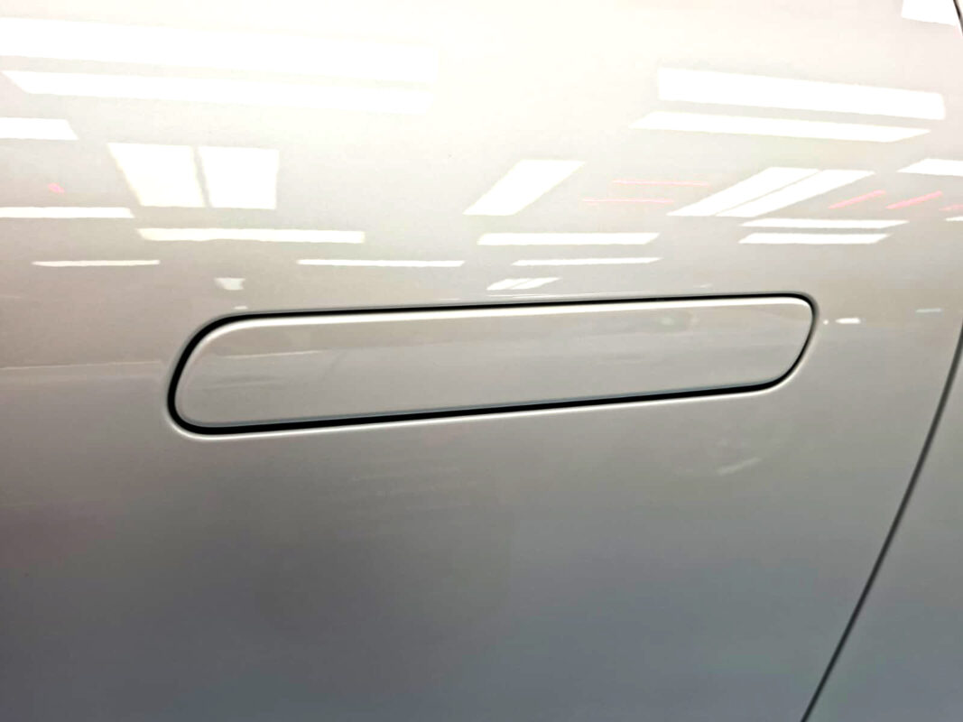 The coated paintwork of the Zeekr 7X, clean and sharp.