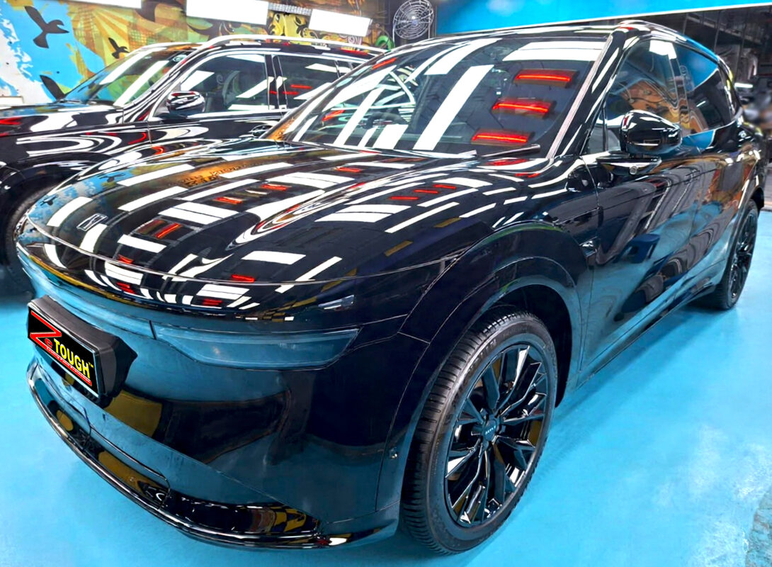 Zeekr 7X, glossy after its ZeTough Titanium coating.