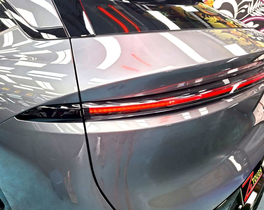 Close-up of the Zeekr 7X light bar across the grey tailgate.