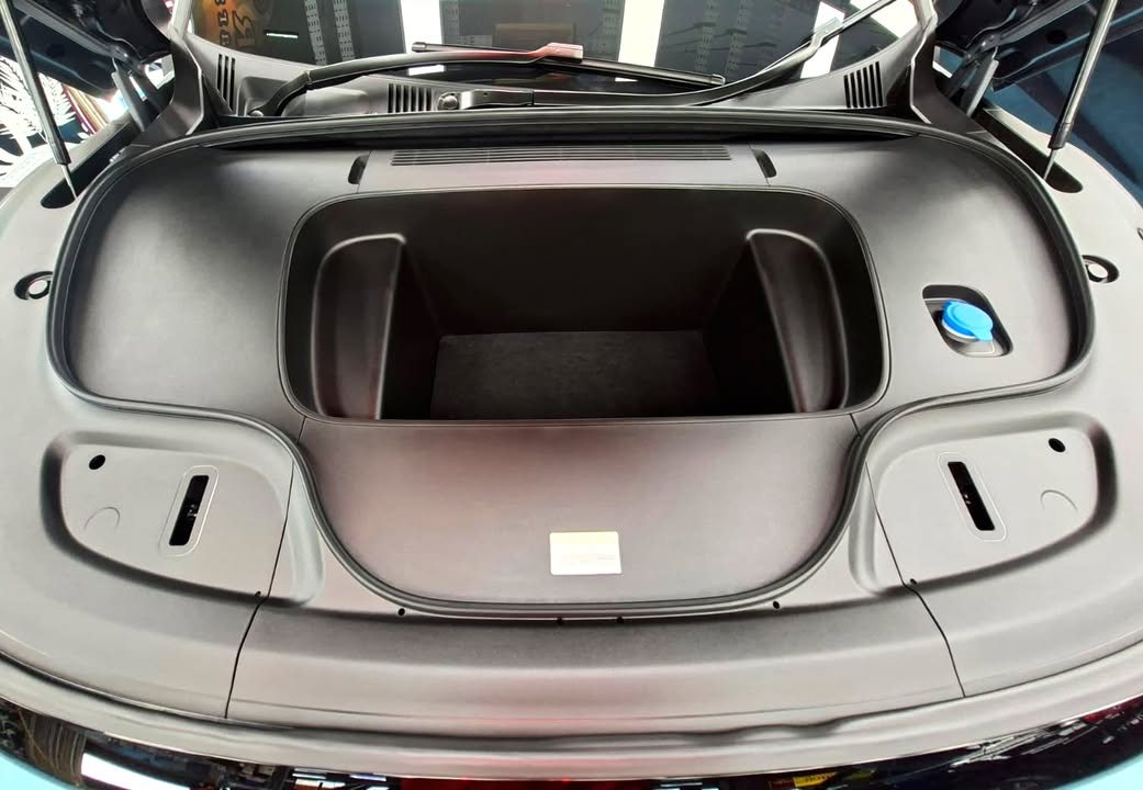 Front storage compartment of the Zeekr 7X.