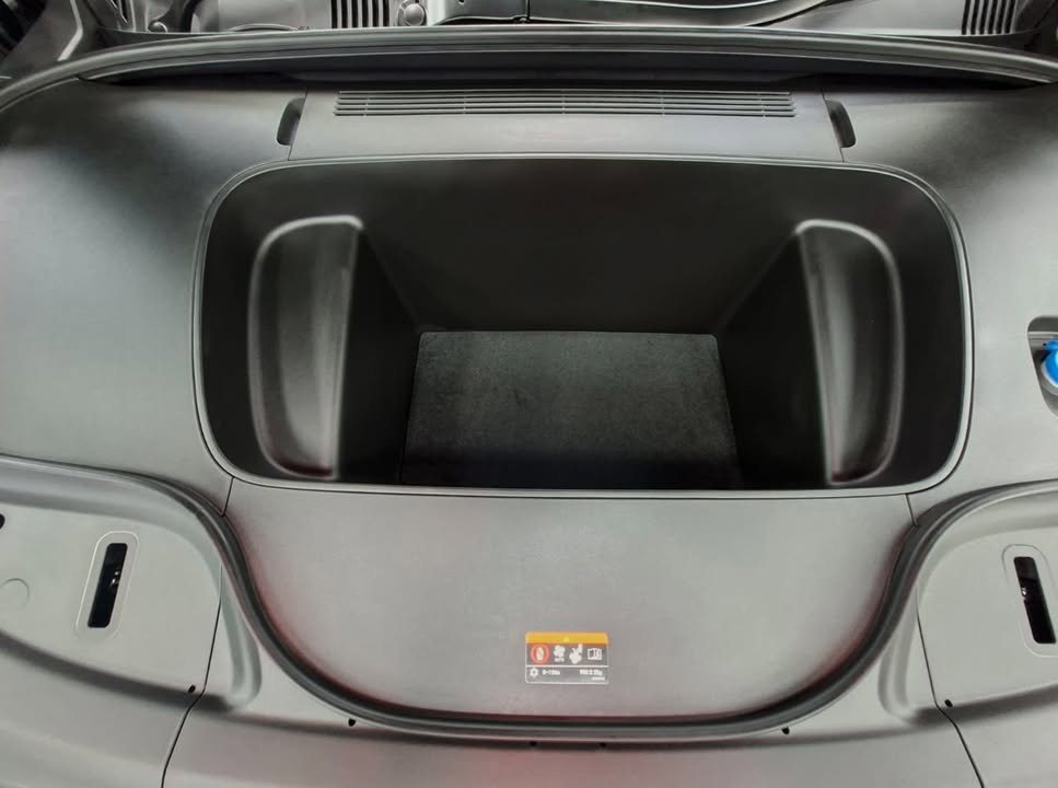 Empty front trunk of the Zeekr 7X with grey lining.