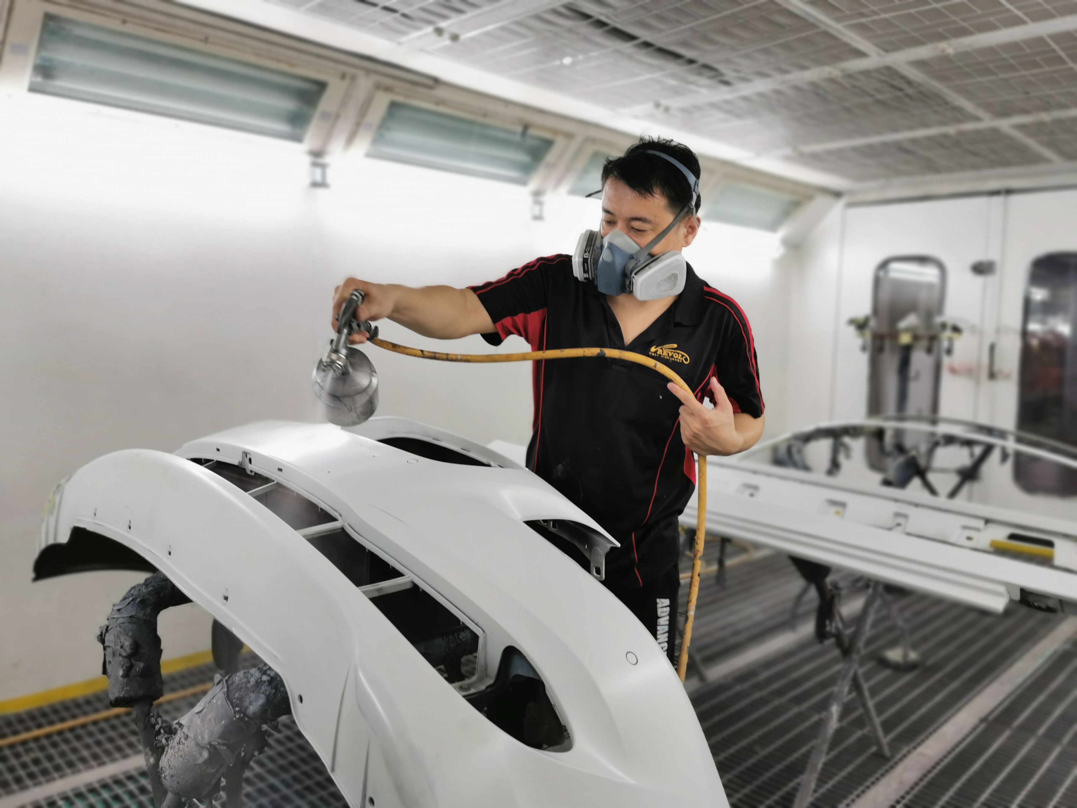 Revol Carz one-stop car care: spray painting, paint protection, workshop