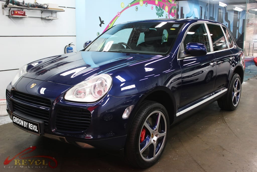 Beautiful Blue Porsche Cayenne Turbo S