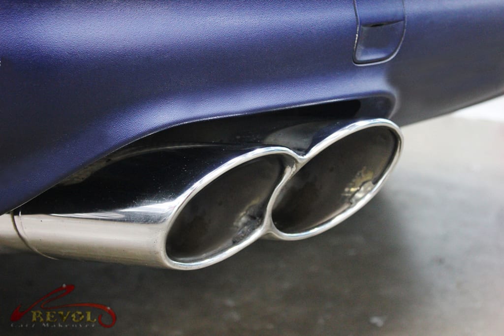 Beautiful Blue Porsche Cayenne Turbo S - tail pipes
