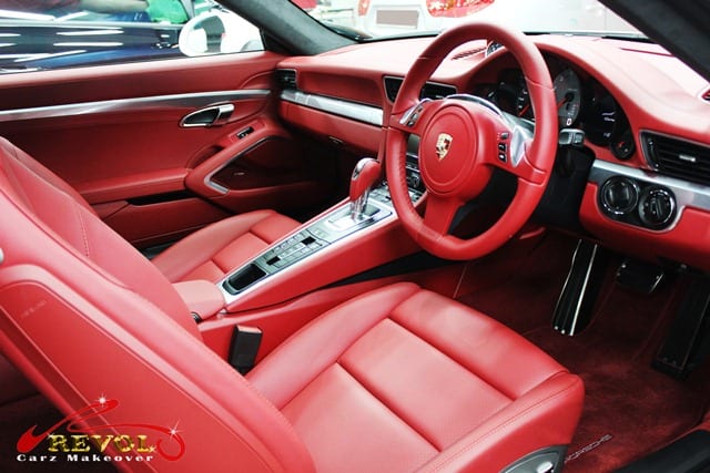 porsche 911 - well blend red interior