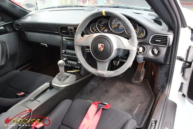  911 GT3 RS - thin-rimmed steering wheel