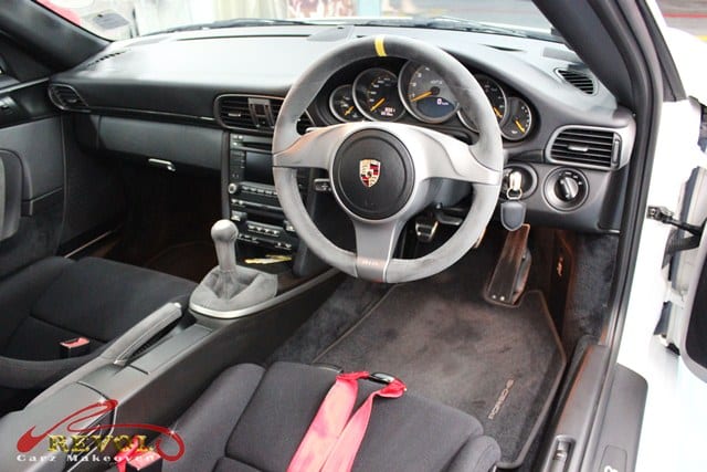 911 GT3 RS - thin-rimmed steering wheel