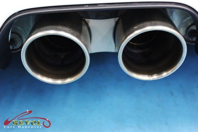 911 GT3 RS - twin exhaust pipes
