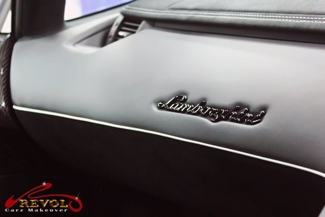 Aventador - Lamborgini badge