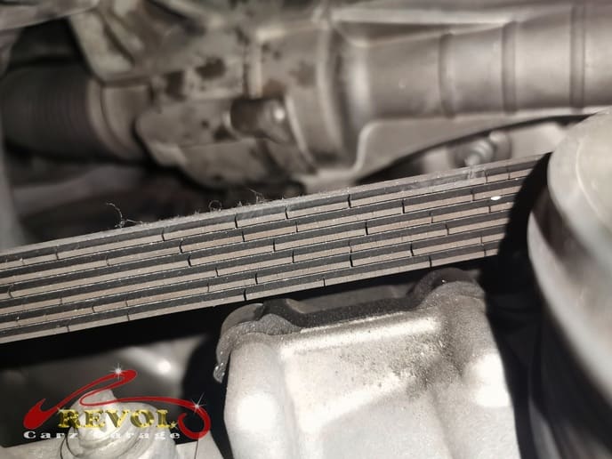 BMW CS 13: BMW 520i Minor Crack on Fan Belt and Coolant Pump