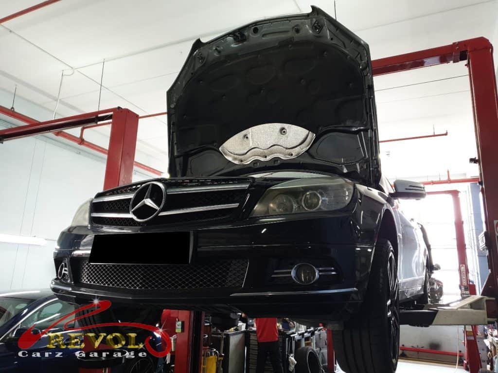 Mercedes-Benz CS 7: C180 With Engine Oil Leak Traces​