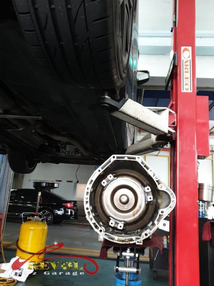 Mercedes-Benz CS 7: C180 With Engine Oil Leak Traces