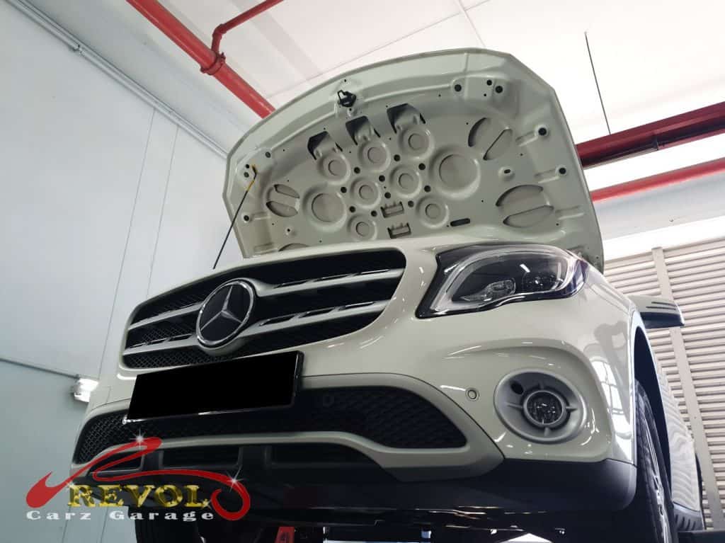 Mercedes-Benz CS 11: GLA180 Oil Change and New Battery