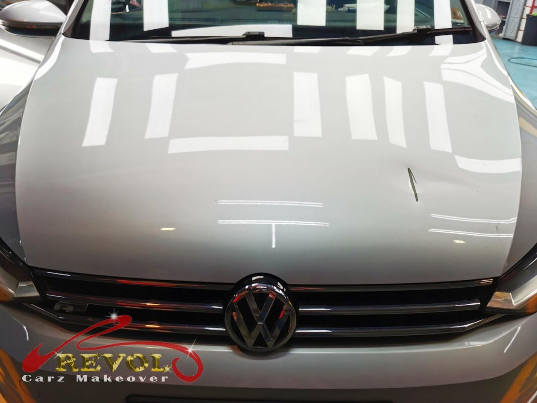 nasty-scratch-on-vw-touran-restored-to-perfection-by-revol-experts